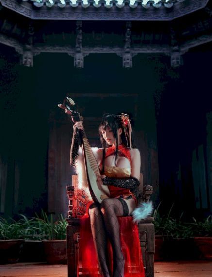 把电击乳夹乖乖戴上被迫调教